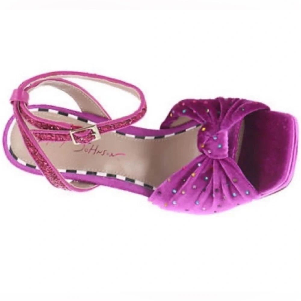 Betsey Johnson Alianna Magenta Velvet Flared 4” Heel Sandal Strap Open Toe 7.5